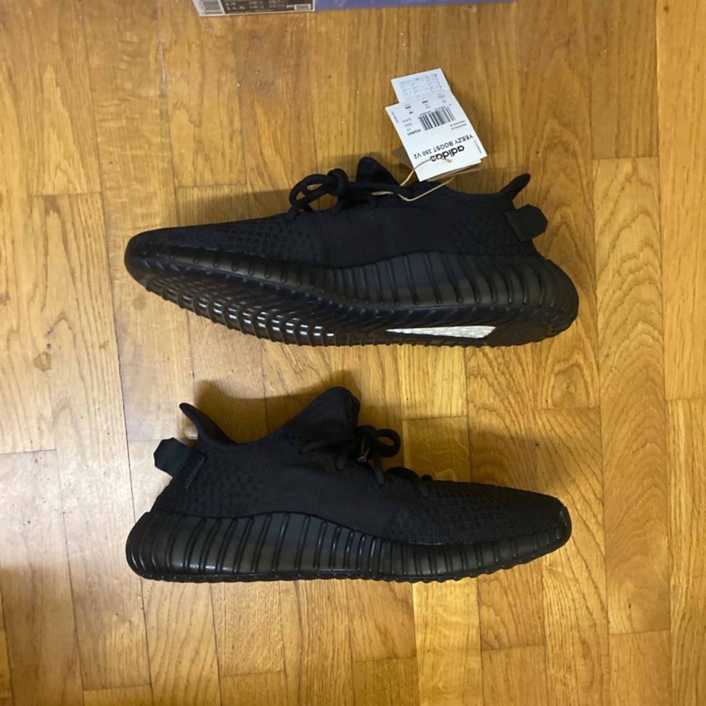 yeezy oynx 350 v2 size 11 brand new